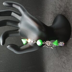 Nwot handmade green spike bracelet toggle clasp
